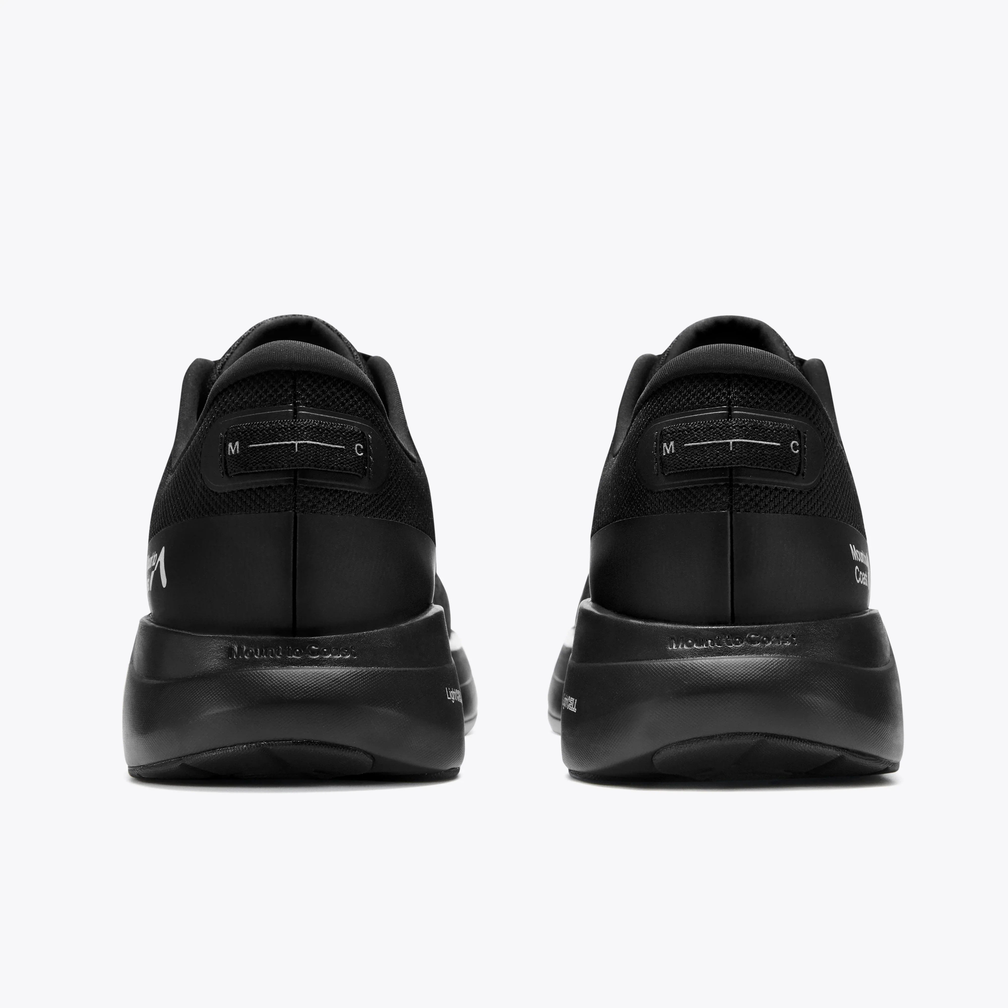 Mount to Coast black running shoes back view #Color_black